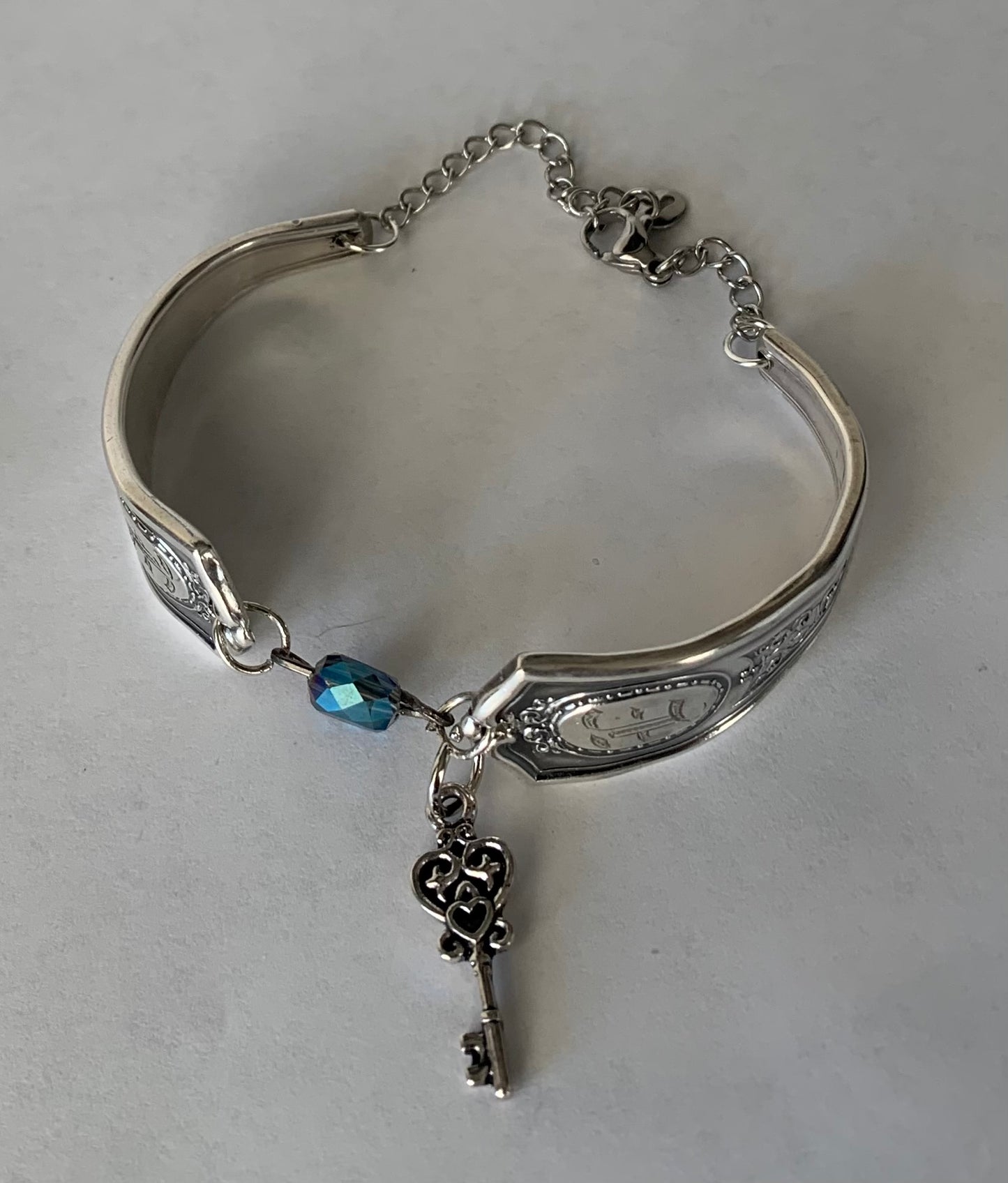 Bracelet with blue stone